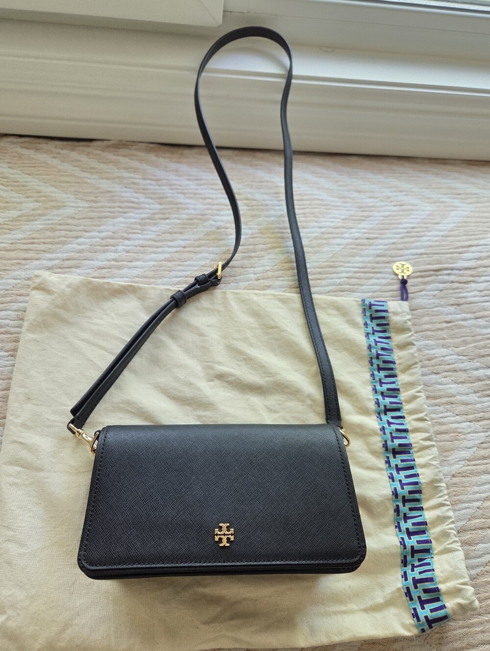 Tory Burch Emerson Black Saffiano Mini Crossbody Purse Bag Clutch